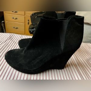 Jessica Simpson wedge black suede heels